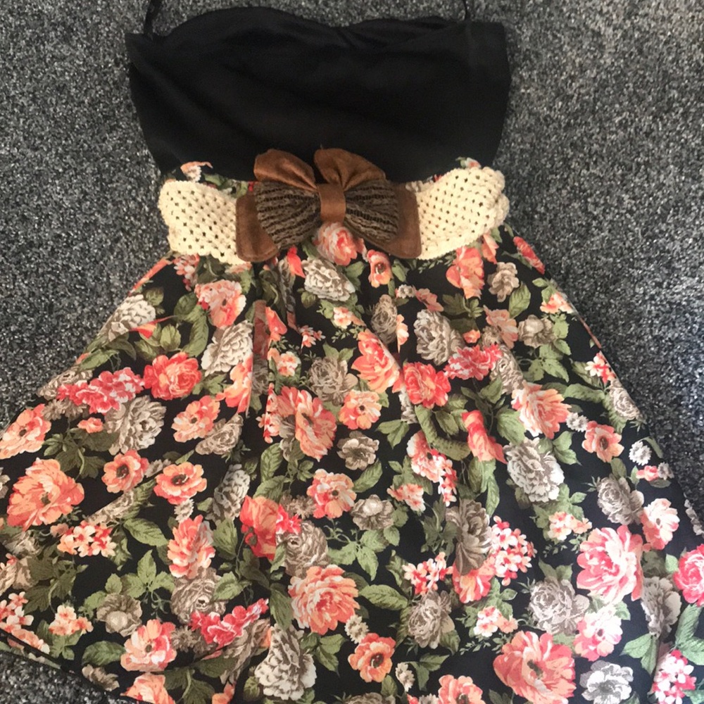 -Summer floral dress w/ belt